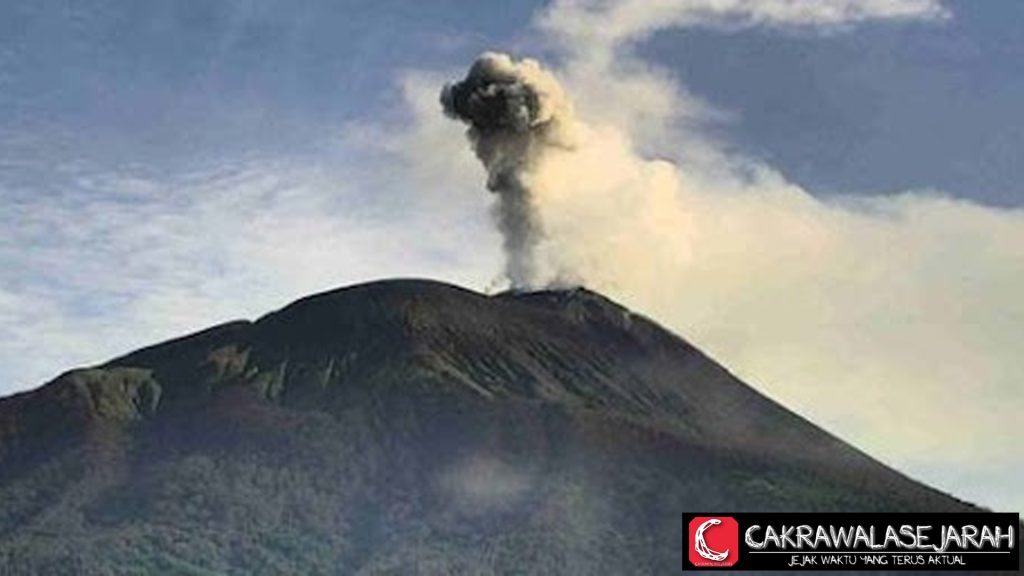 Gunung Ile Lewotolok Menggeliat! 173 Letusan Sehari, Waspada!
