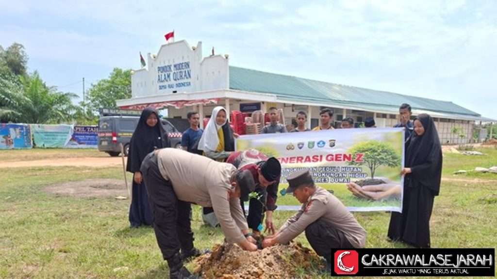 Green Santri Dumai Tanam 15 Pohon Bonus untuk Bumi