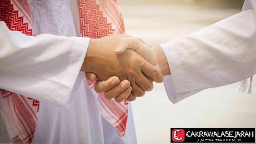 Bersalaman dengan Lawan Jenis Tradisi atau Larangan Syariat?