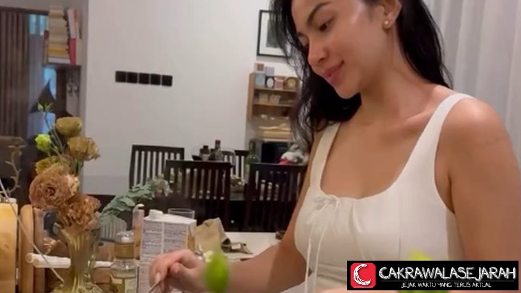 Ariel Tatum Tampil Elegan Masak Steak 6 Exclusive