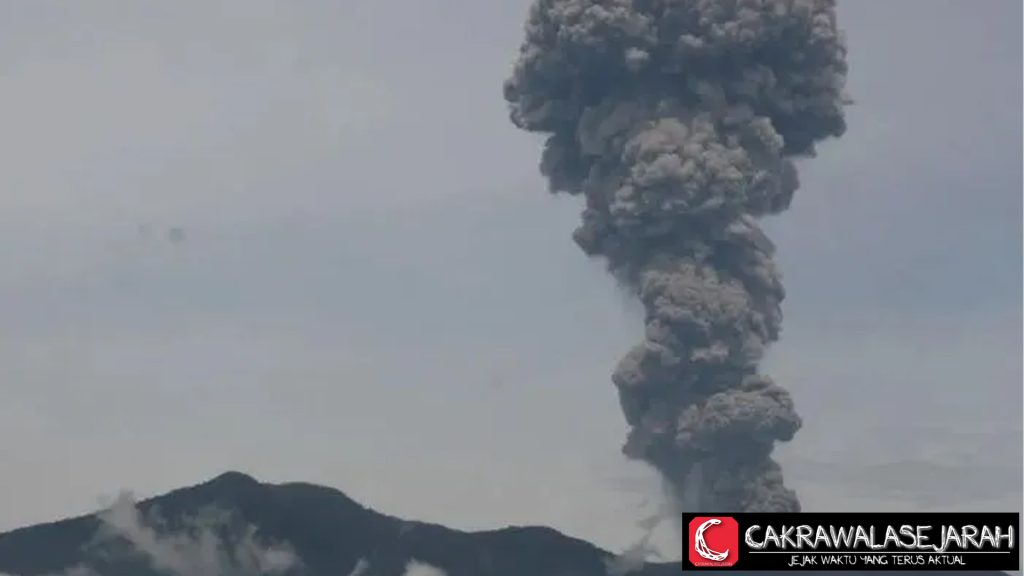 Mystery Dentuman Keras Erupsi 1 Gunung Marapi