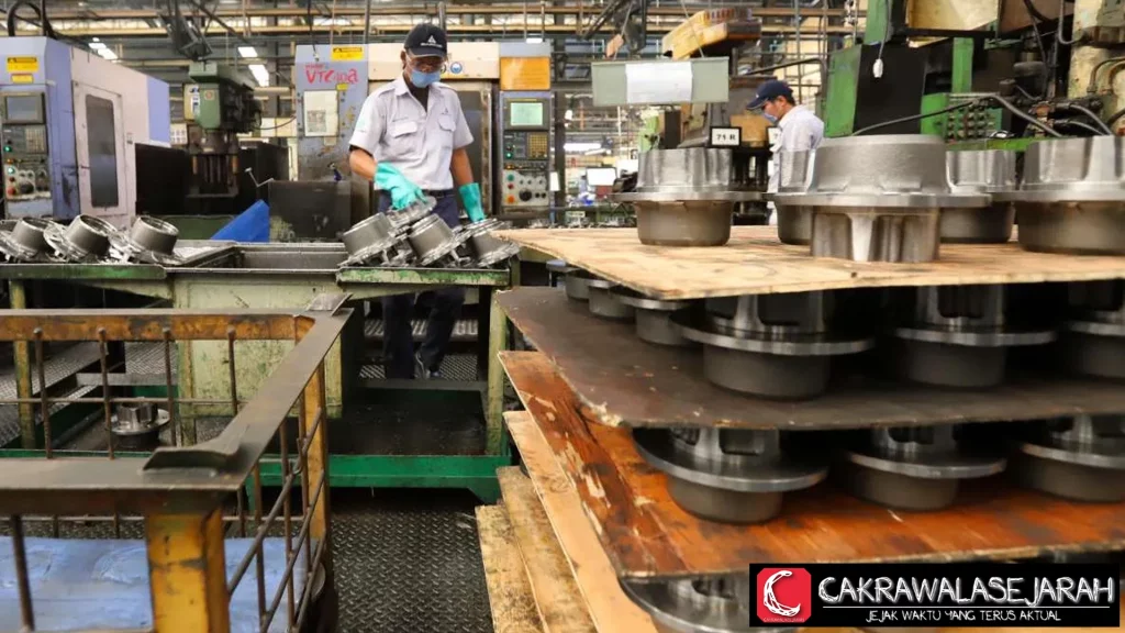 Manufaktur Berkembang, Lapangan Kerja Stagnan!